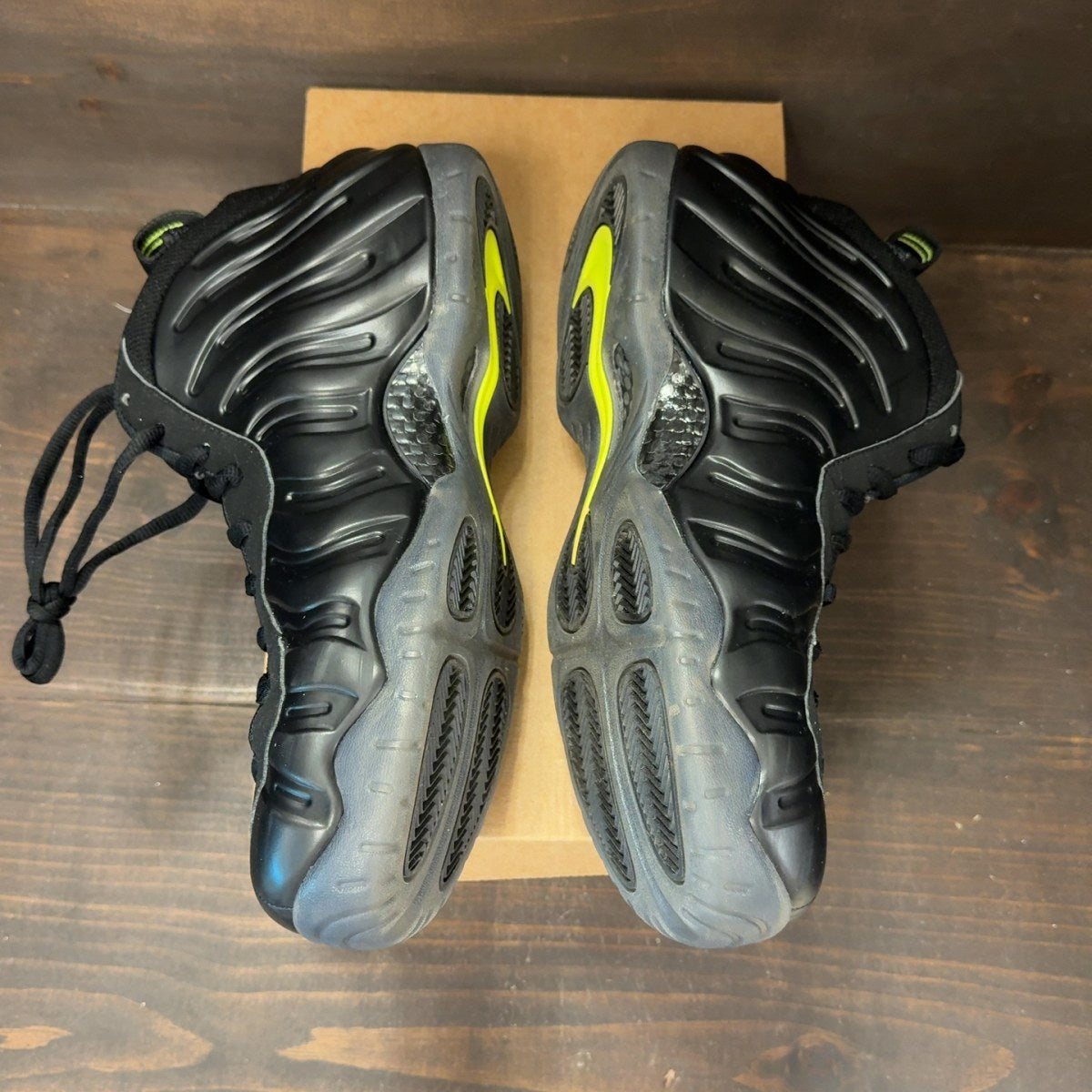 Nike Air Foamposite Pro Black Voltage Yellow Size 12.5 (Pre-Owned) - Image 4
