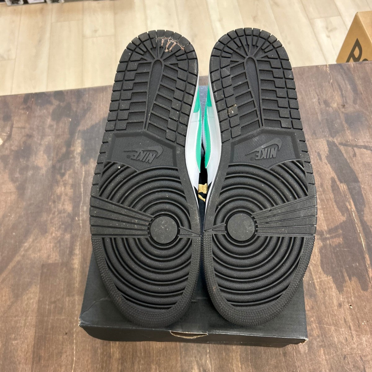 Jordan 1 Low Green Glow - Image 5