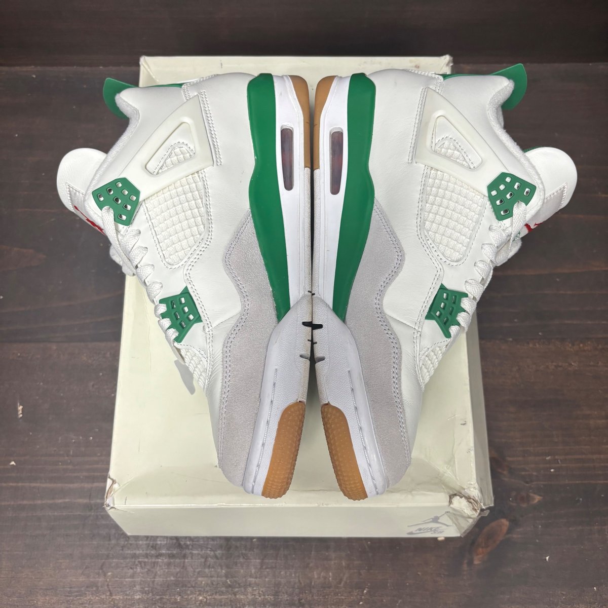 Jordan 4 Retro SB Pine Green Size 8.5 (Pre-Owned) - tag