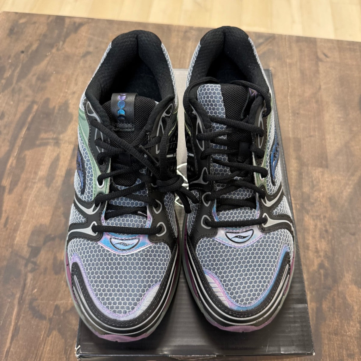 Saucony ProGrid Triumph 4 Winter Solstice Holographic - Image 2