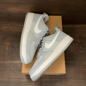 Nike Air Force 1 Low '07 LV8 Carbon Fiber Swoosh Wolf Grey White Size 9.5 (Pre-Owned) - Image 2
