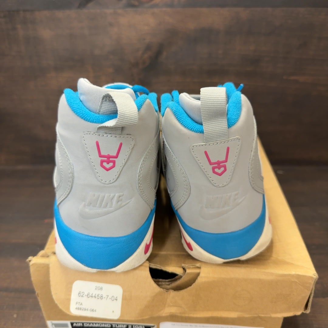 Wolf Grey Dynamic Blue Nike Air Dimond Turf 2 (GS) Size 4.5Y (Pre-Owned) - Image 4