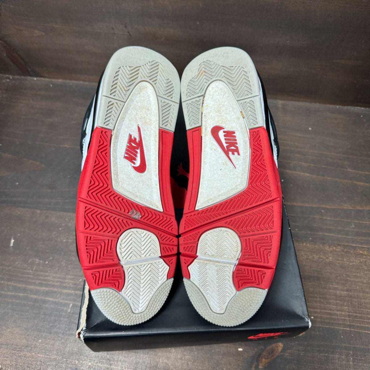 Jordan 4 Retro Fire Red (2020) Size 9 (Pre-Owned) - box