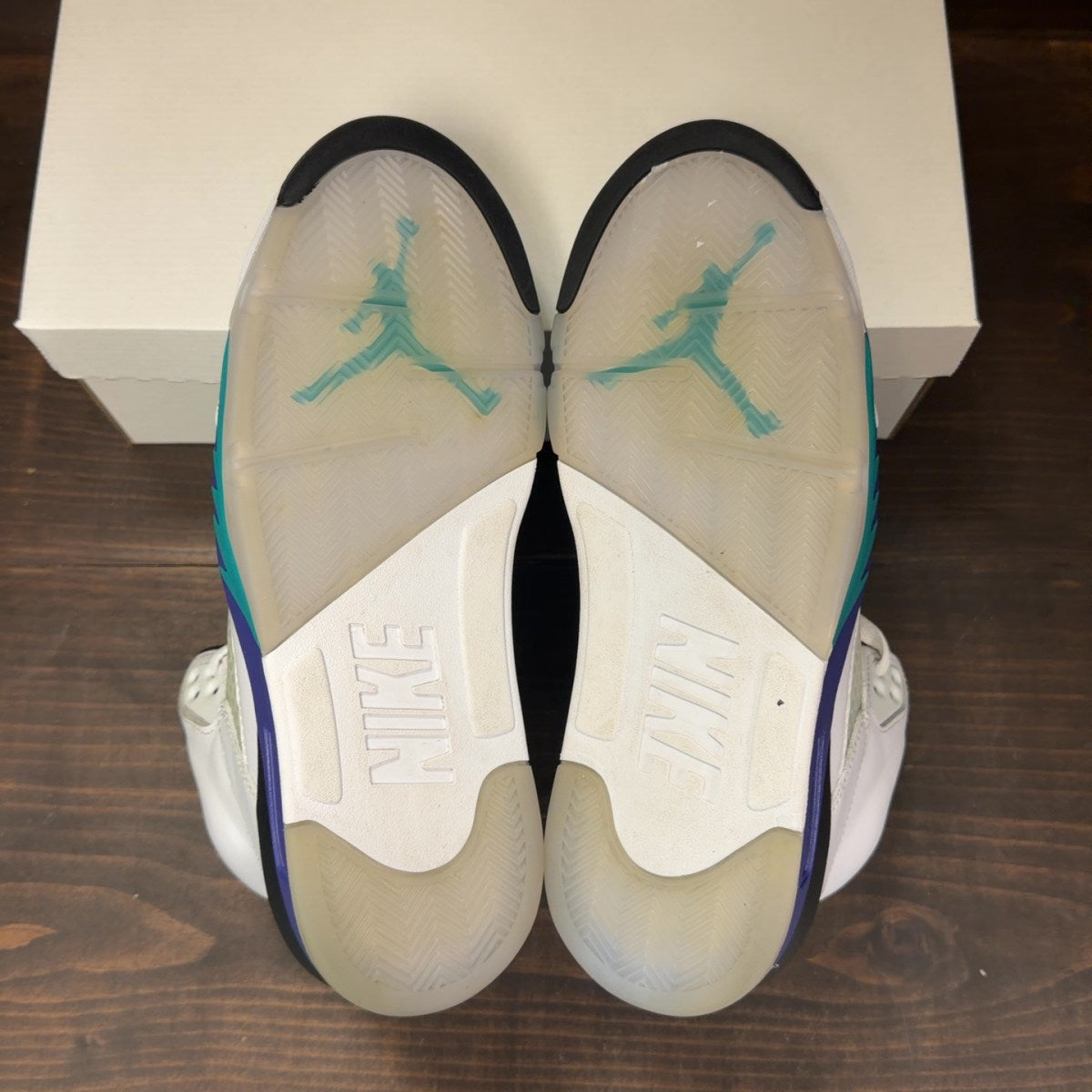 Jordan 5 Retro Grape (2025) Size 9 (Pre-Owned) - Image 6
