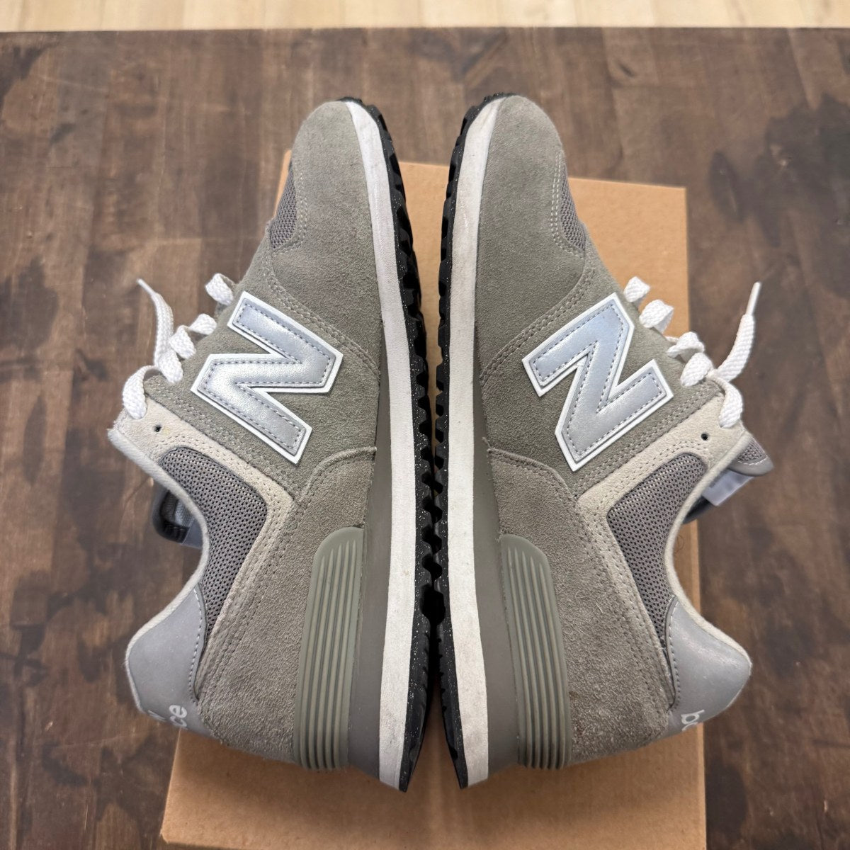 New Balance 574 Grey White Size 9.5 (Pre-Owned) - Image 5