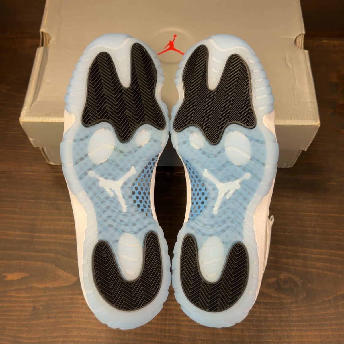 Jordan 11 Retro Legend Blue (2024) Size 12 (Pre-Owned) - Image 6