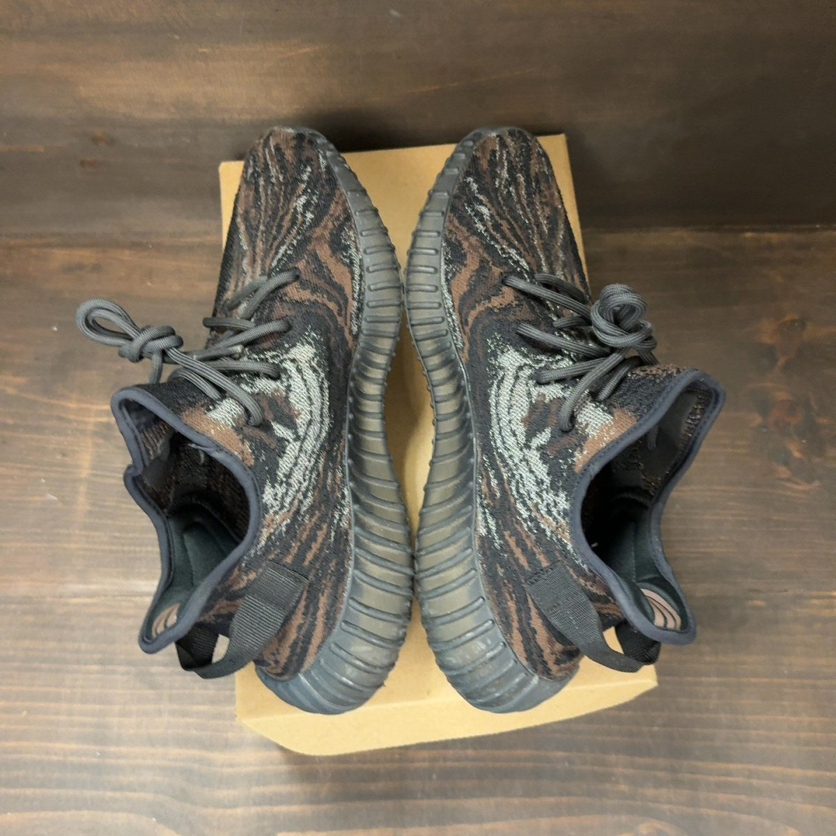 adidas Yeezy Boost 350 V2 MX Rock Size 10.5 (Pre-Owned) - Image 6