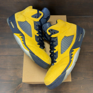 Jordan 5 Retro Michigan (2019) Size 12 (Pre-Owned) - Image 3