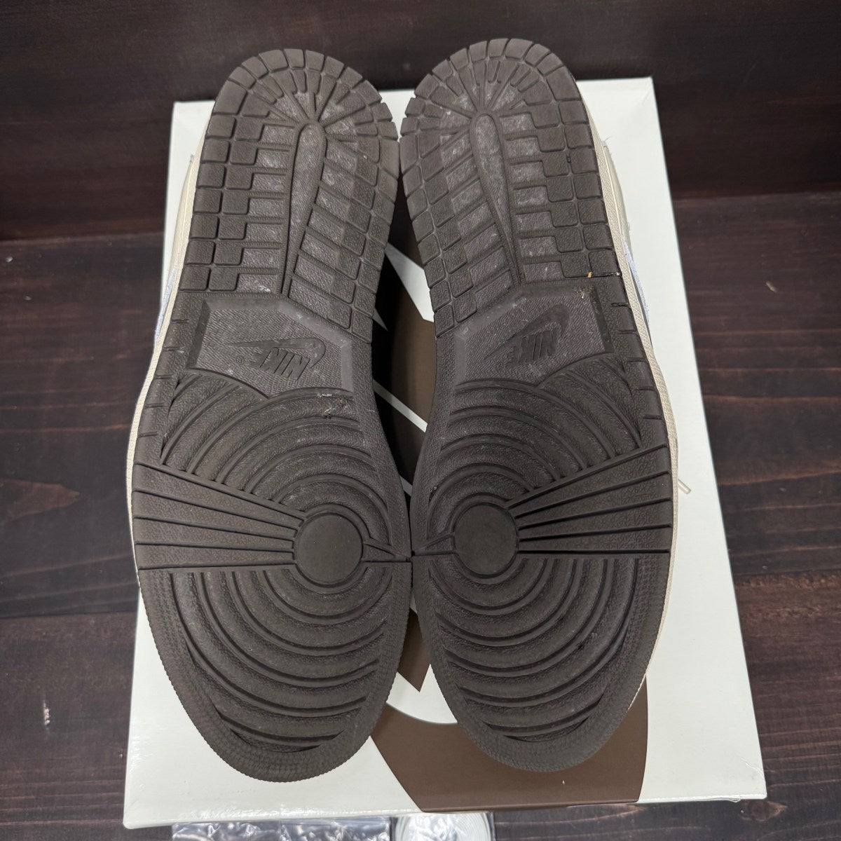 Jordan 1 Retro Low OG SP Travis Scott Reverse Mocha - Image 6