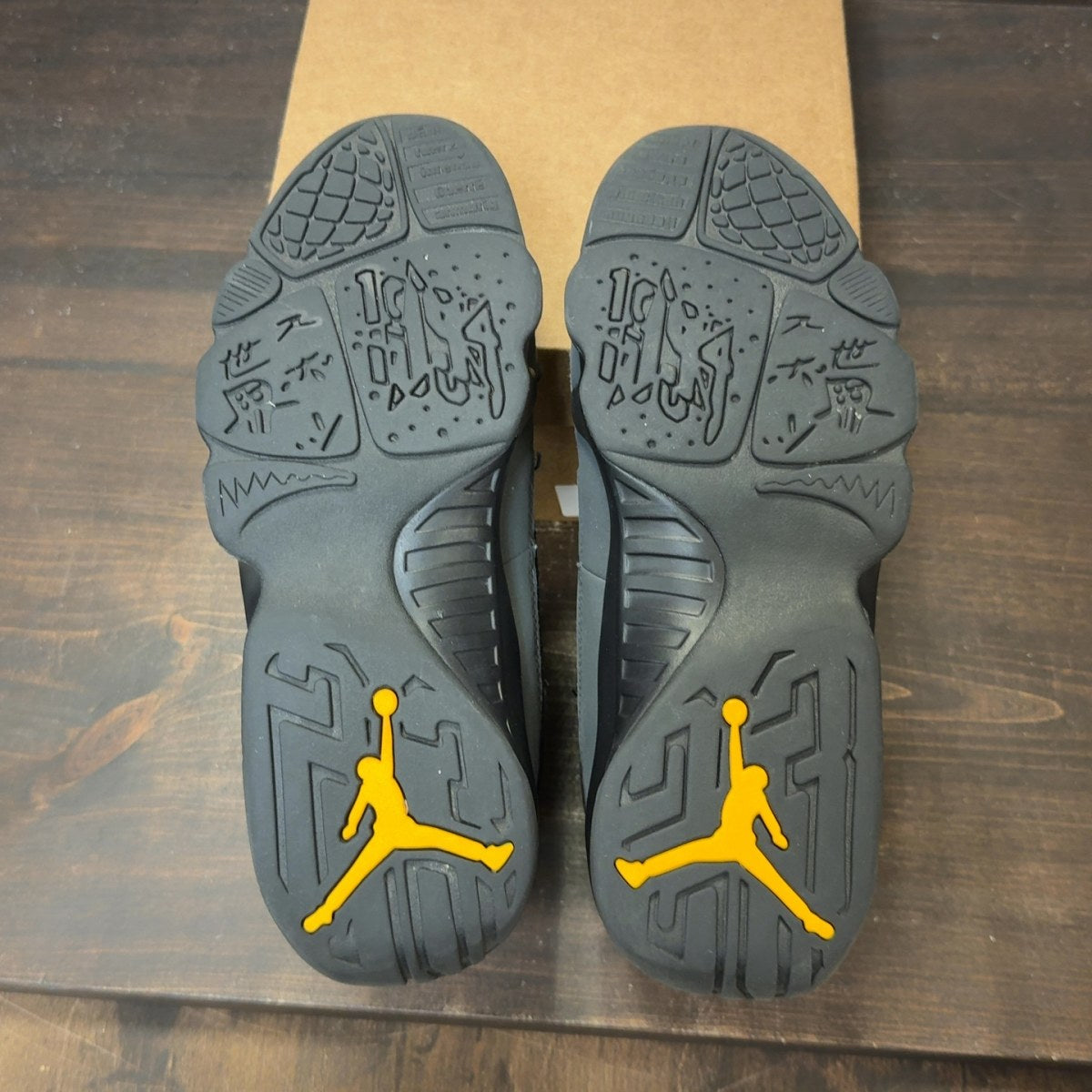 Jordan 9 Retro Dark Charcoal University Gold Size 8 (Pre-Owned) - Image 6