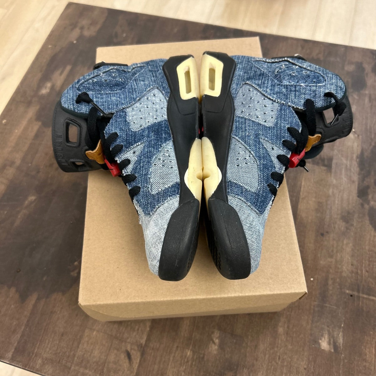 Jordan 6 Retro Washed Denim (GS) Size 6.5Y (Pre-Owned) - Image 3