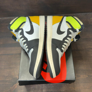 Jordan 1 Retro High White Black Volt University Gold - Image 4
