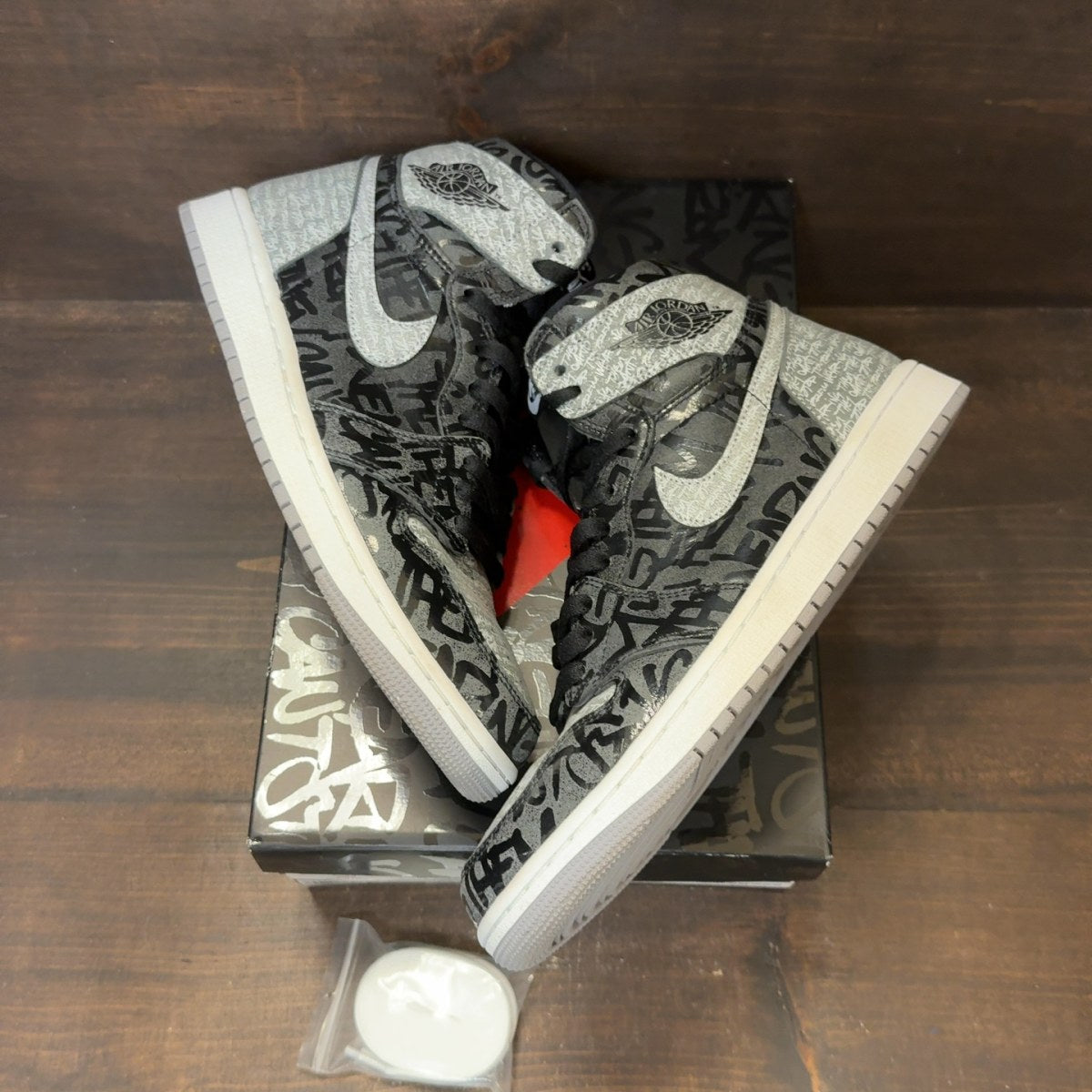 Jordan 1 Retro High OG Rebellionaire - Image 2
