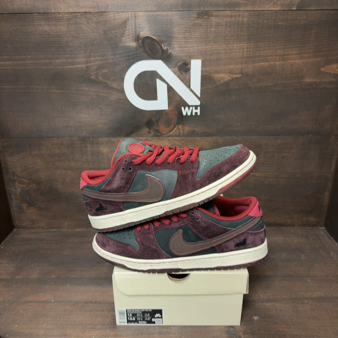 Nike SB Dunk Low Riot Skateshop Size 12 (Pre-Owned)