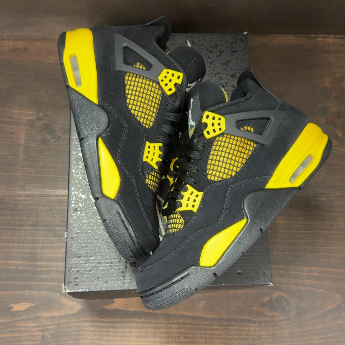 Jordan 4 Retro Thunder (2023) - Image 2