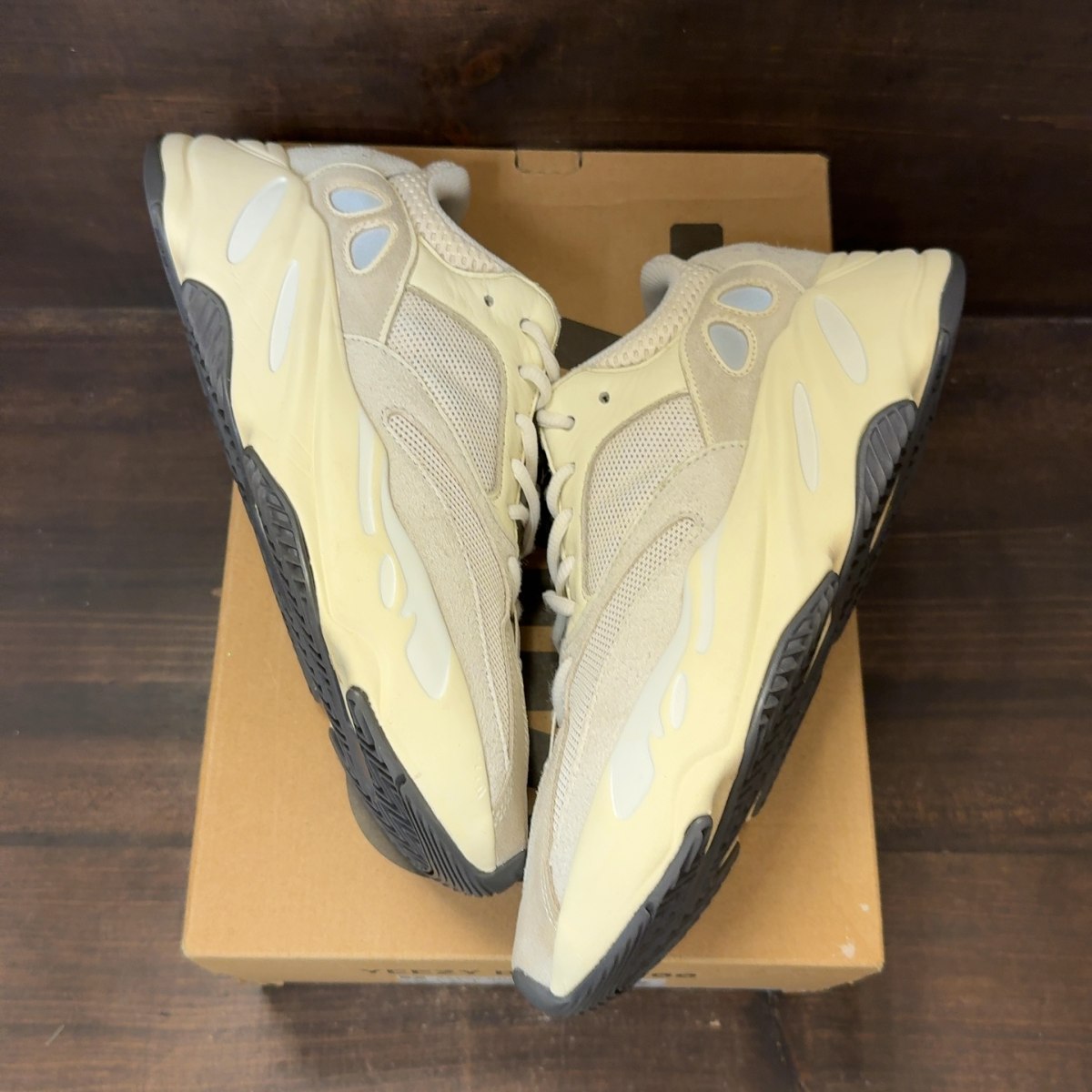 adidas Yeezy Boost 700 Analog - Image 2