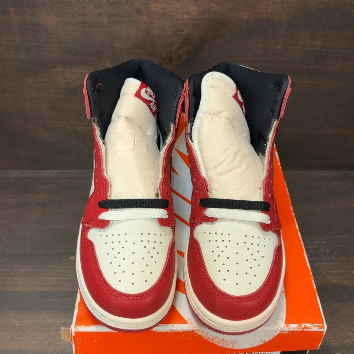 Jordan 1 Retro High OG Chicago Lost and Found (GS) Size 5Y - Image 3
