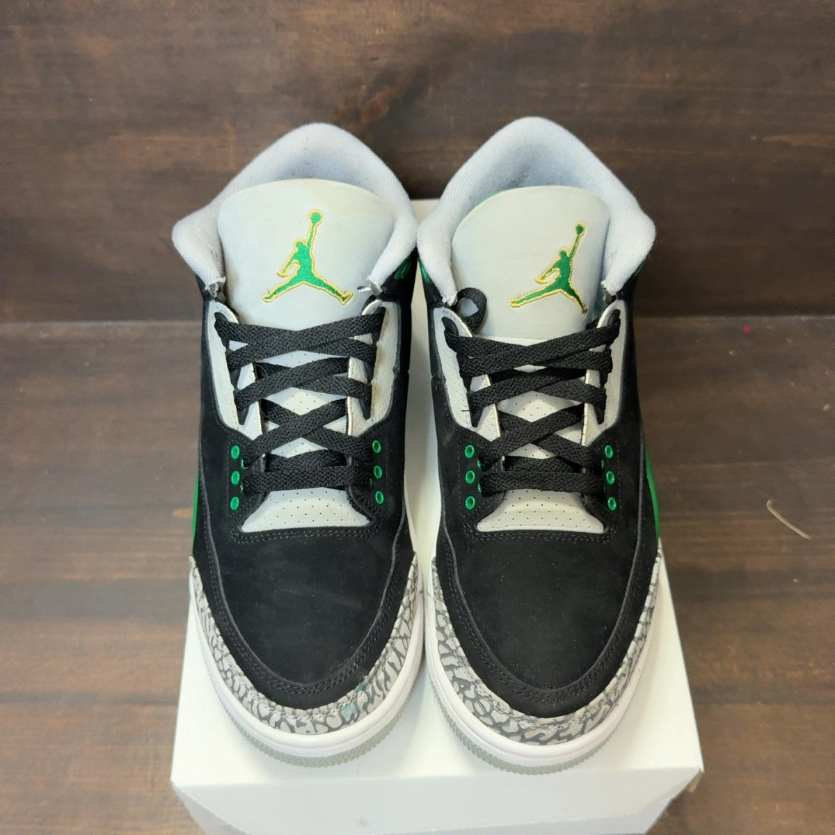 Jordan 3 Retro Pine Green Size 9.5 (Pre-Owned) - Image 3