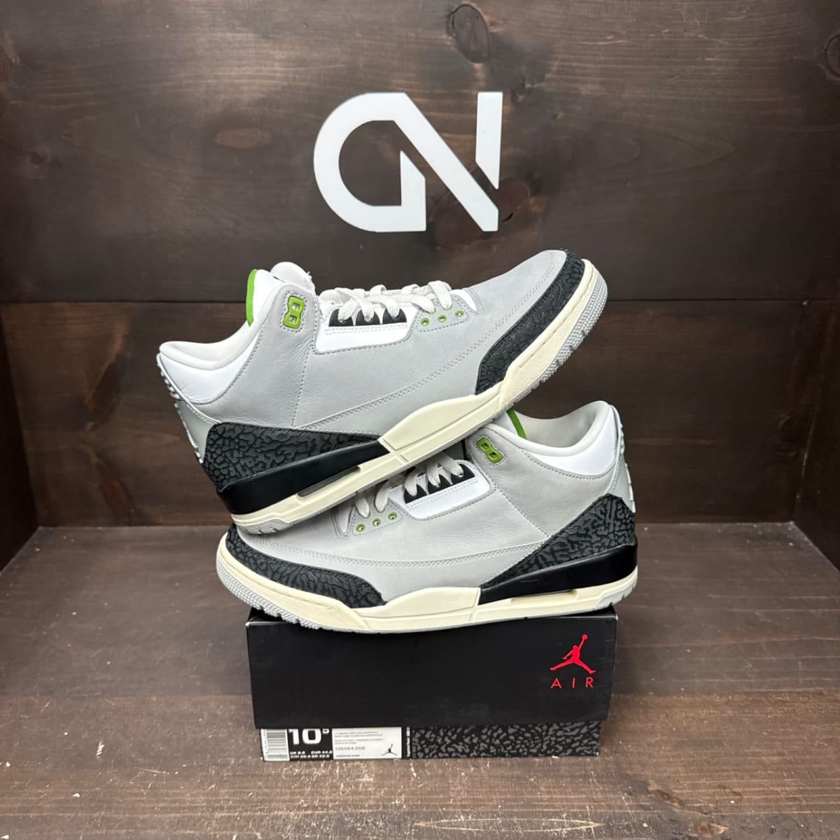 Jordan 3 Retro Chlorophyll Size 10.5 (Pre-Owned) - front