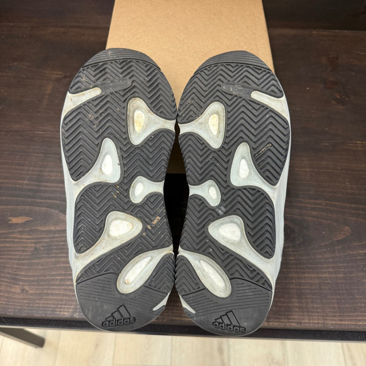 adidas Yeezy Boost 700 Salt Size 9 (Pre-Owned) - Image 7