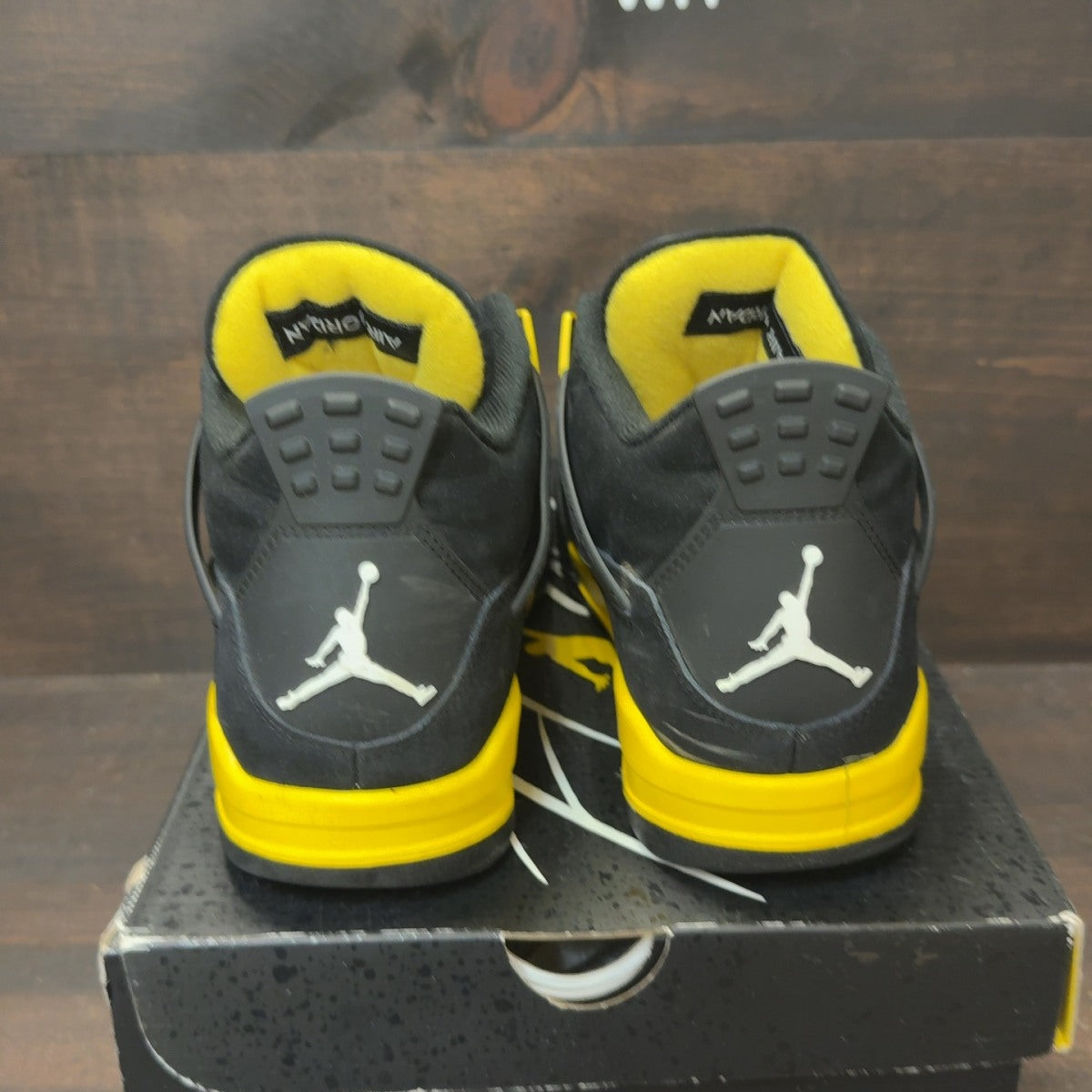 Jordan 4 Retro Thunder (2023) Size 8.5 (Pre-Owned)