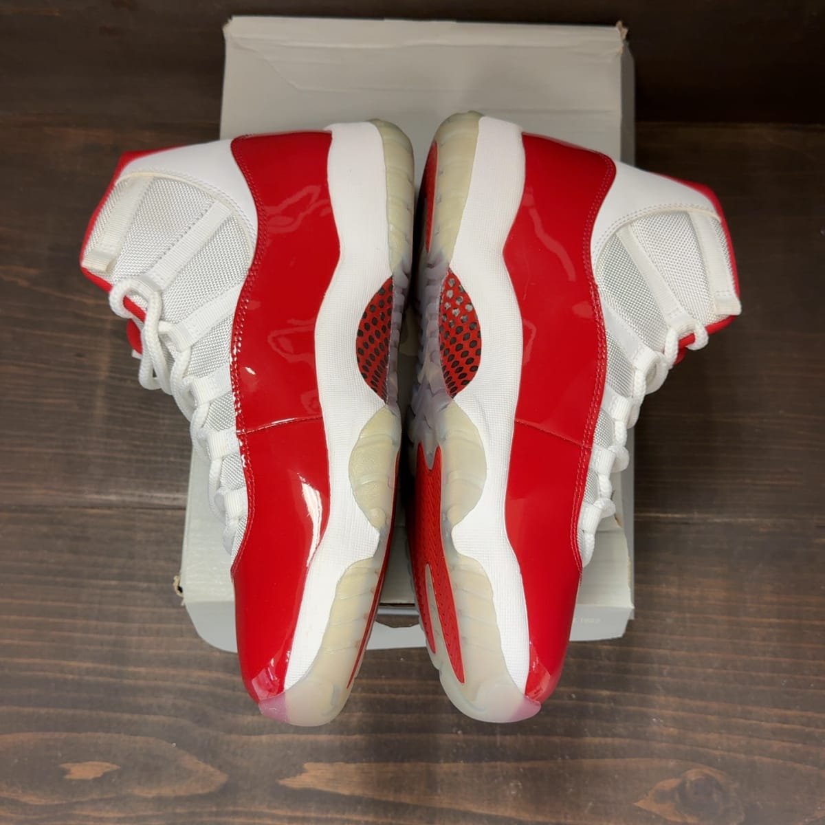 Jordan 11 Retro Cherry (2022) Size 10.5 (Pre-Owned) - aux