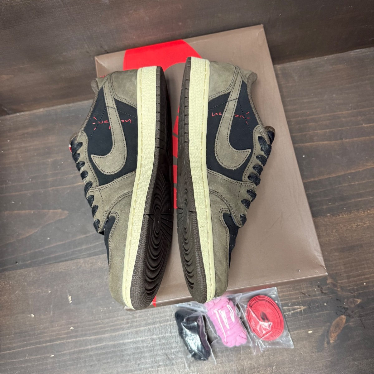Jordan 1 Retro Low OG SP Travis Scott Mocha Size 11 (Pre-Owned) - side
