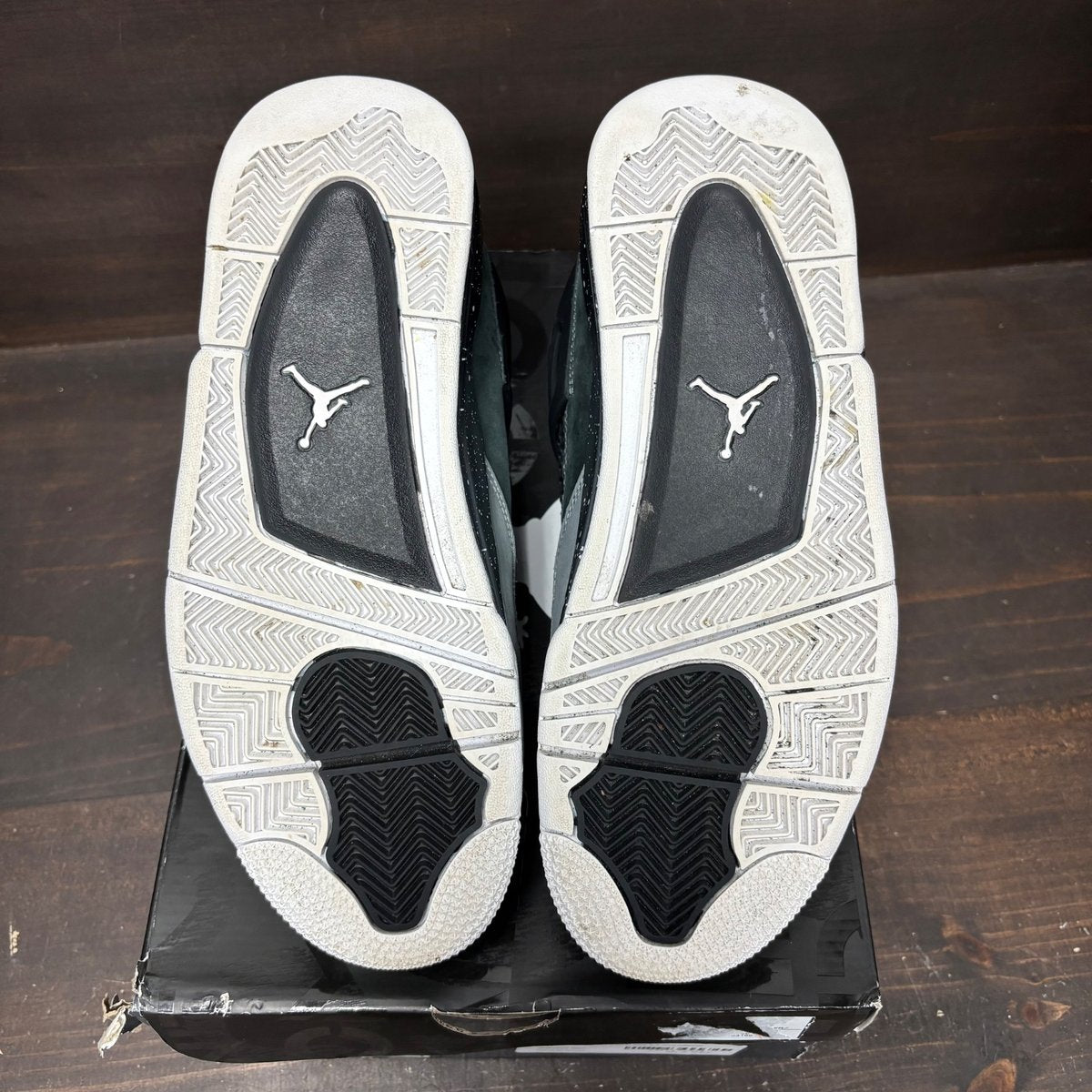 Jordan 4 Retro Fear (2024) Size 8.5 (Pre-Owned) - aux