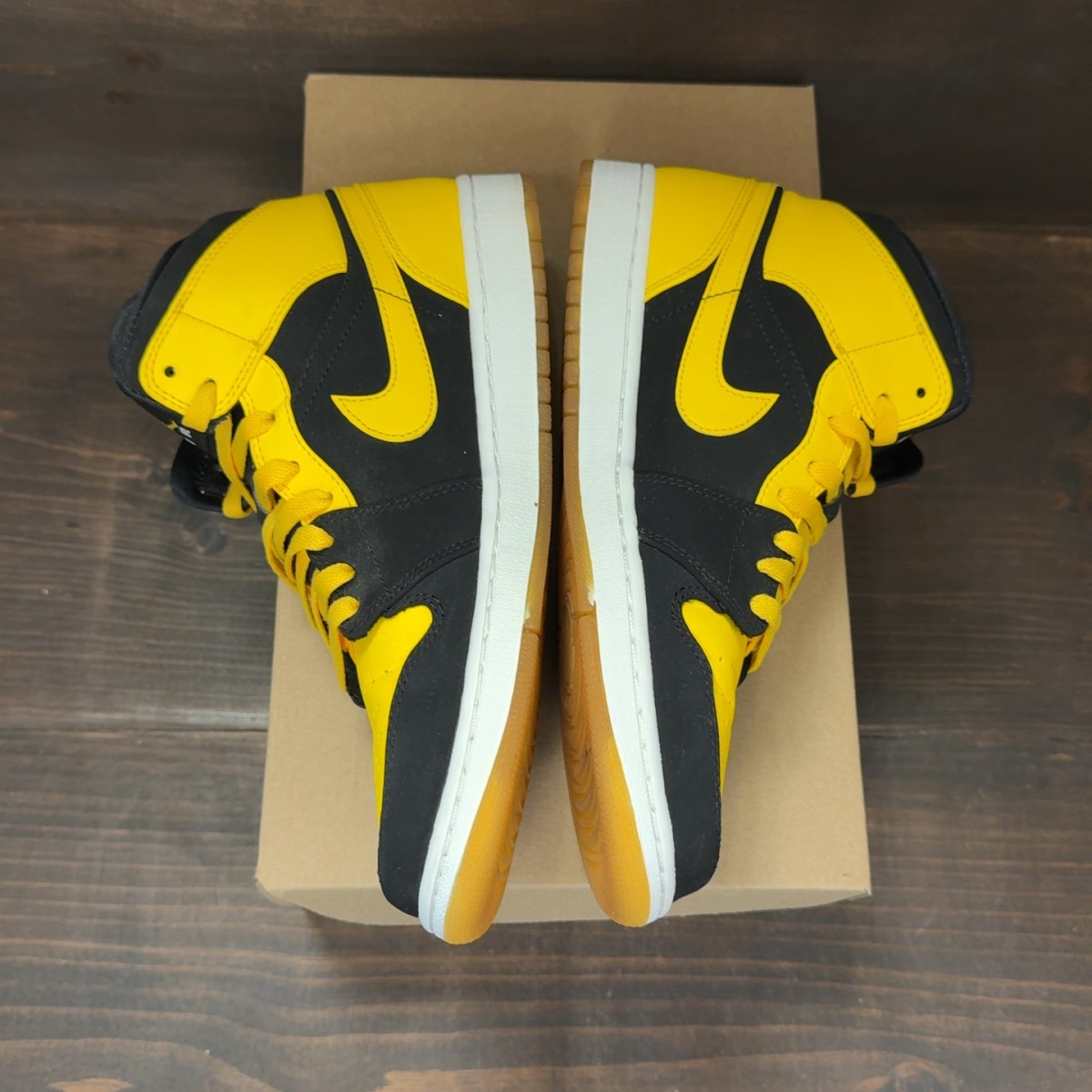 Jordan 1 Retro Mid New Love (2017) Size 9.5 (Pre-Owned) - Image 4