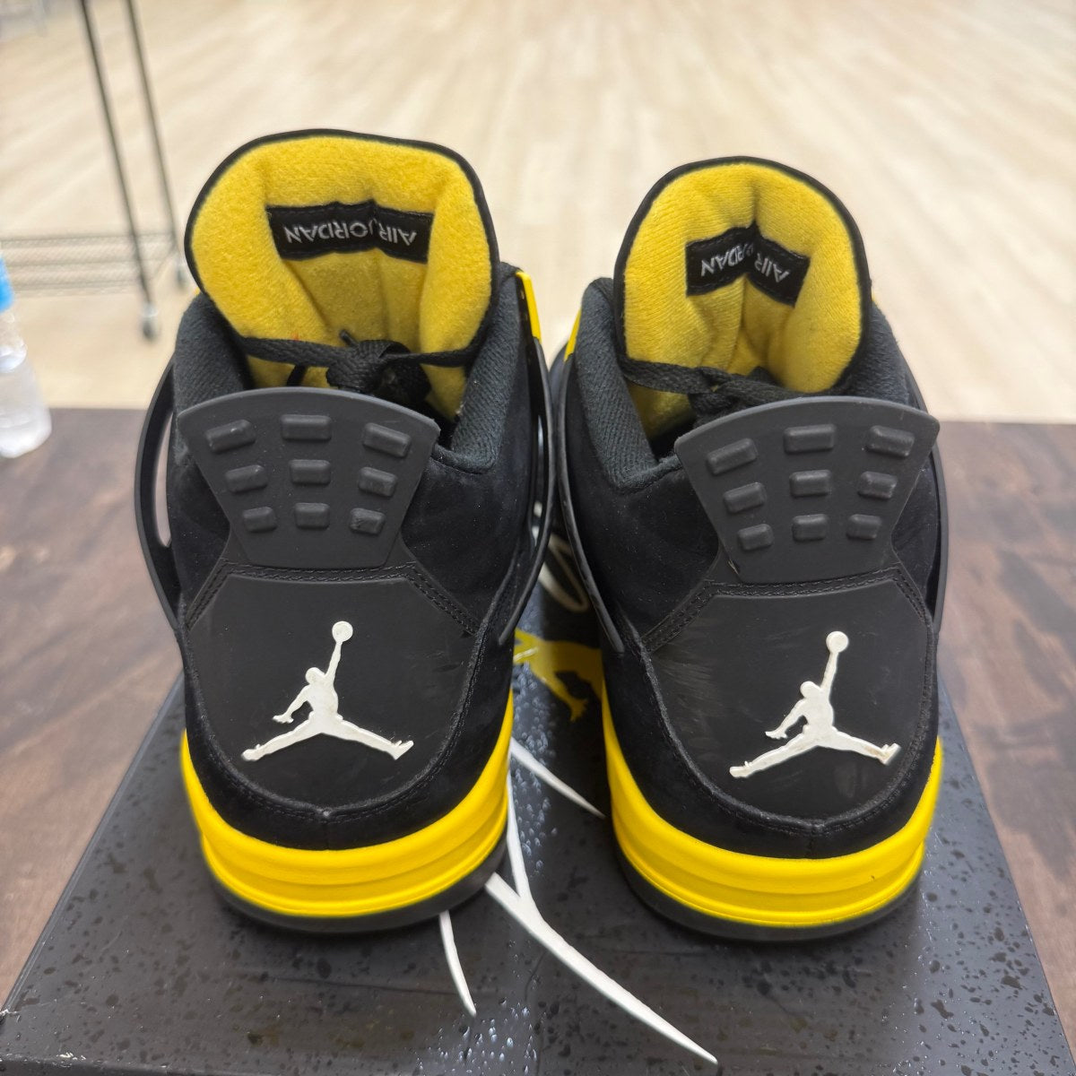 Jordan 4 Retro Thunder (2023) - Image 5