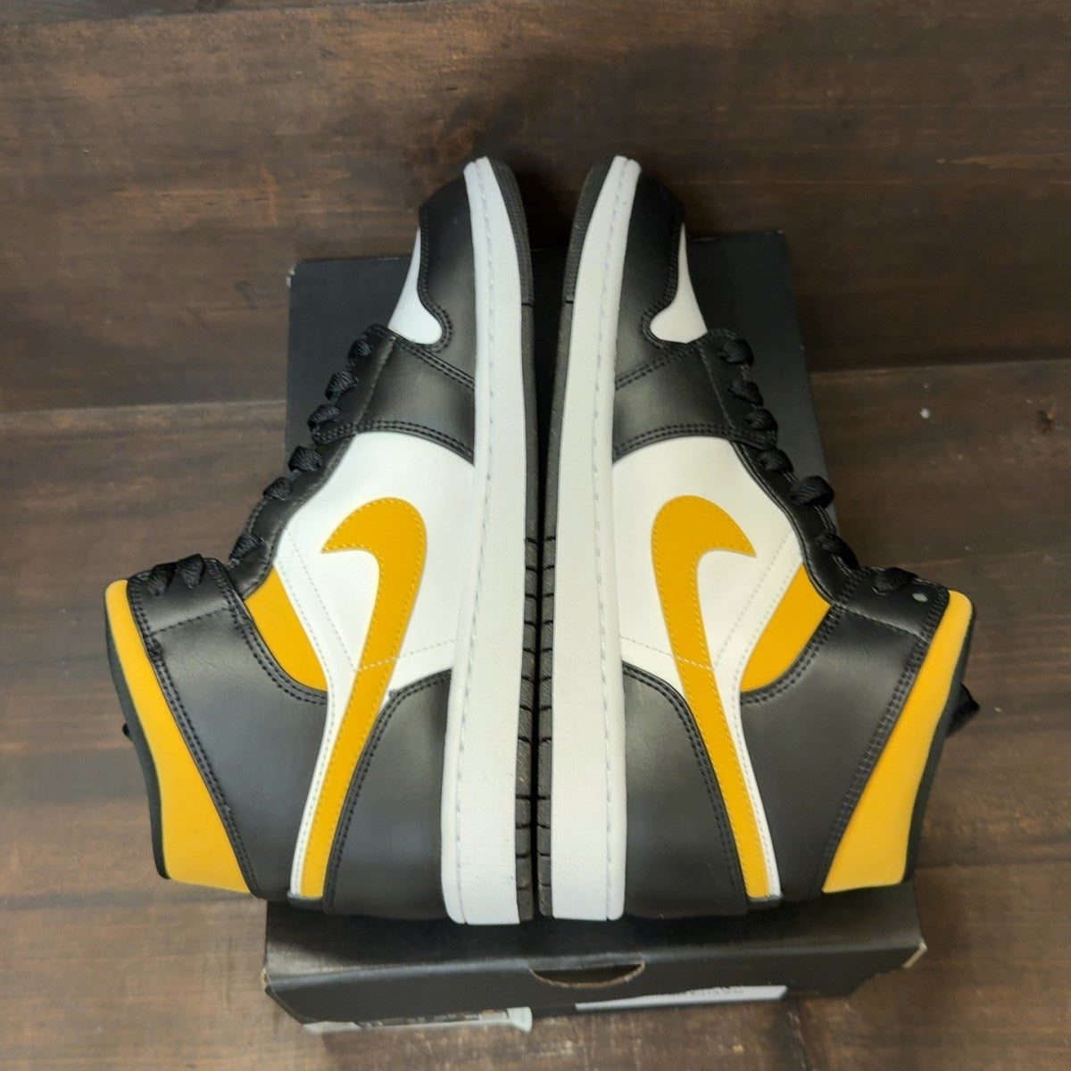 Jordan 1 Mid White Pollen Black - Image 5