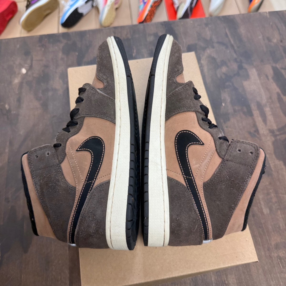 Jordan 1 Mid SE Dark Chocolate Size 8.5 (Pre-Owned) - Image 2