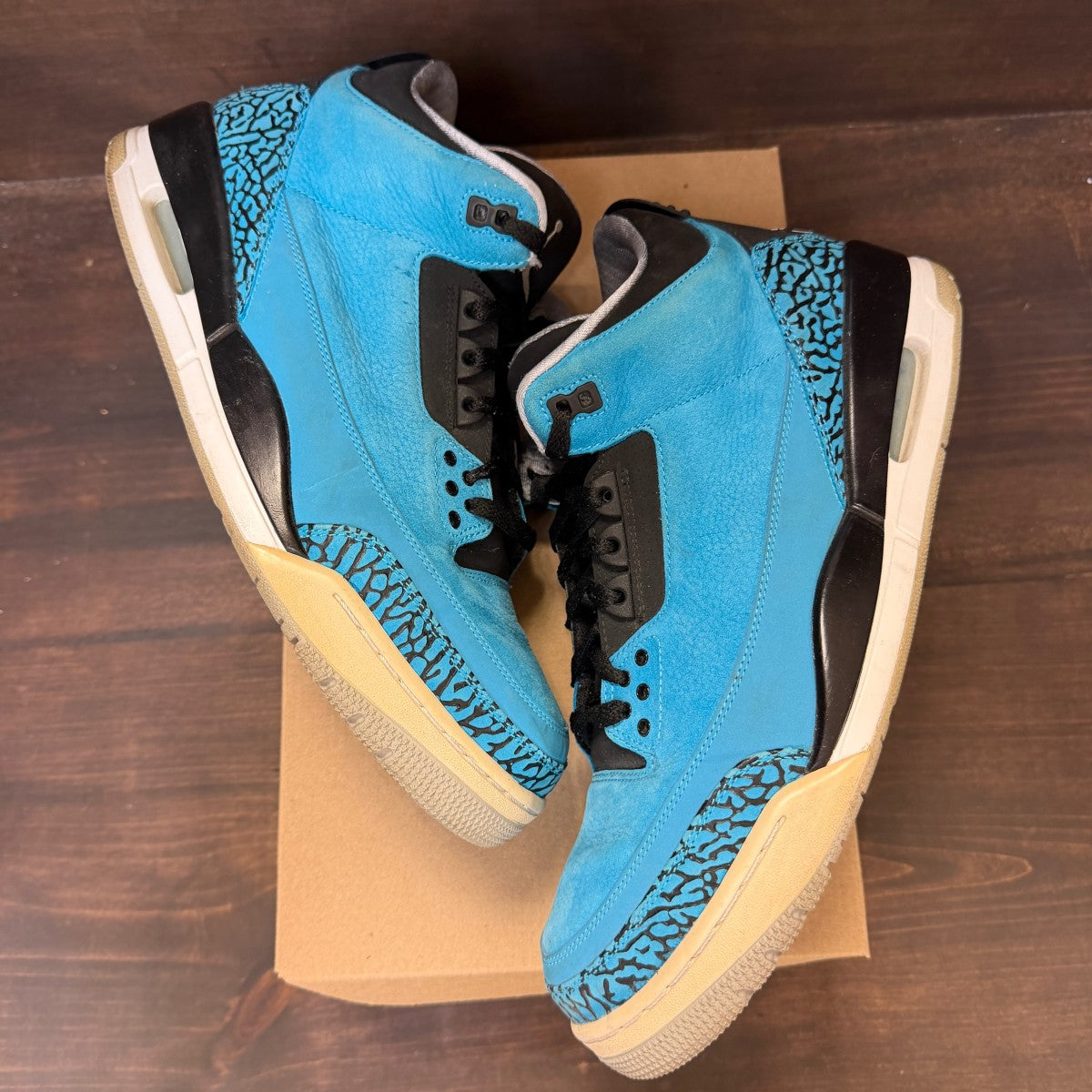 Jordan 3 Retro Powder Blue Size 12 (Pre-Owned) - Image 2