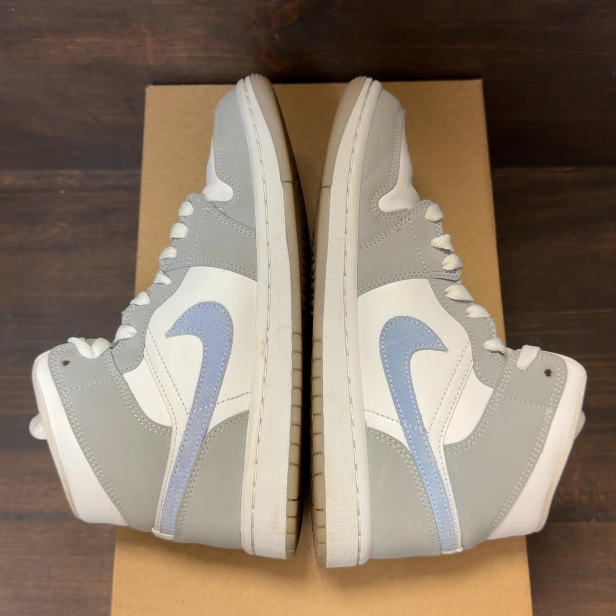 Jordan 1 Mid Wolf Grey Aluminum (Women's) Size 7W (Pre-Owned) - Image 5