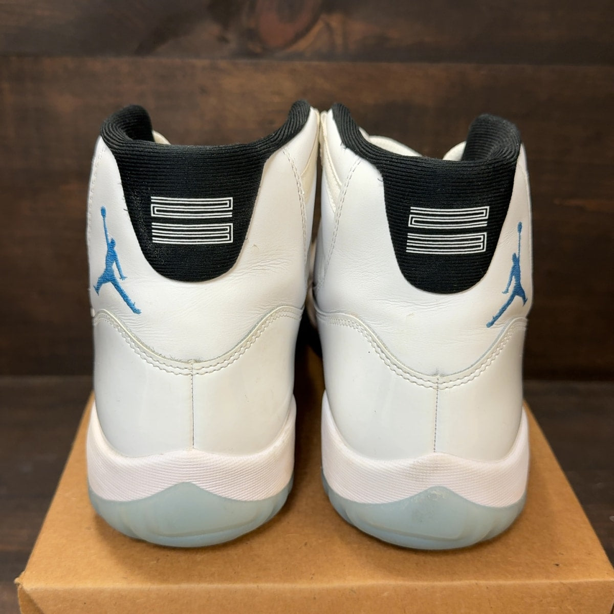 Jordan 11 Retro Legend Blue (2024) Size 10 (Pre-Owned) - Image 5
