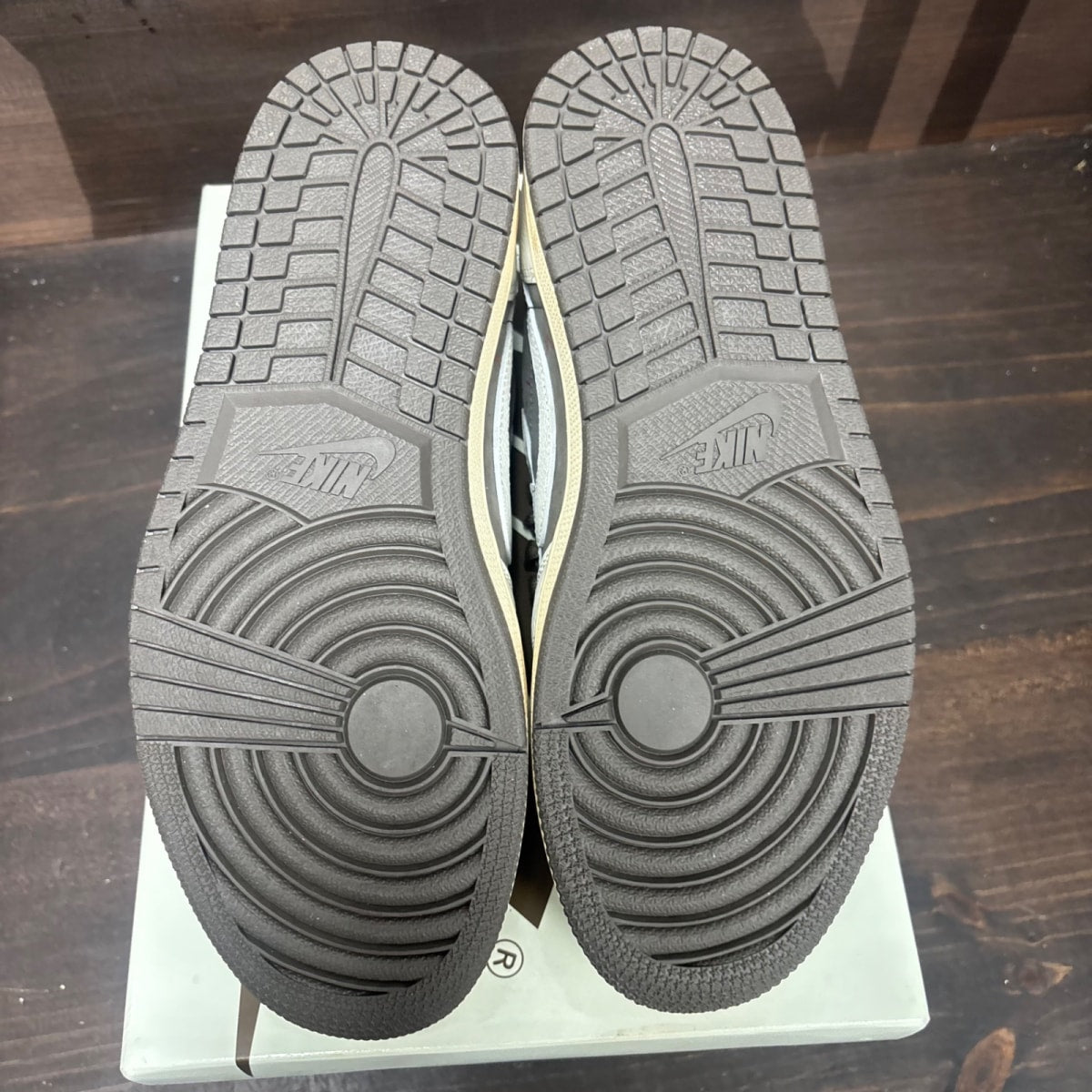 Jordan 1 Retro Low OG SP Travis Scott Reverse Mocha - Image 6