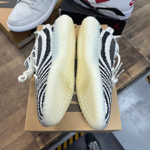 adidas Yeezy Boost 350 V2 Zebra Size 11 (Pre-Owned) - Image 3