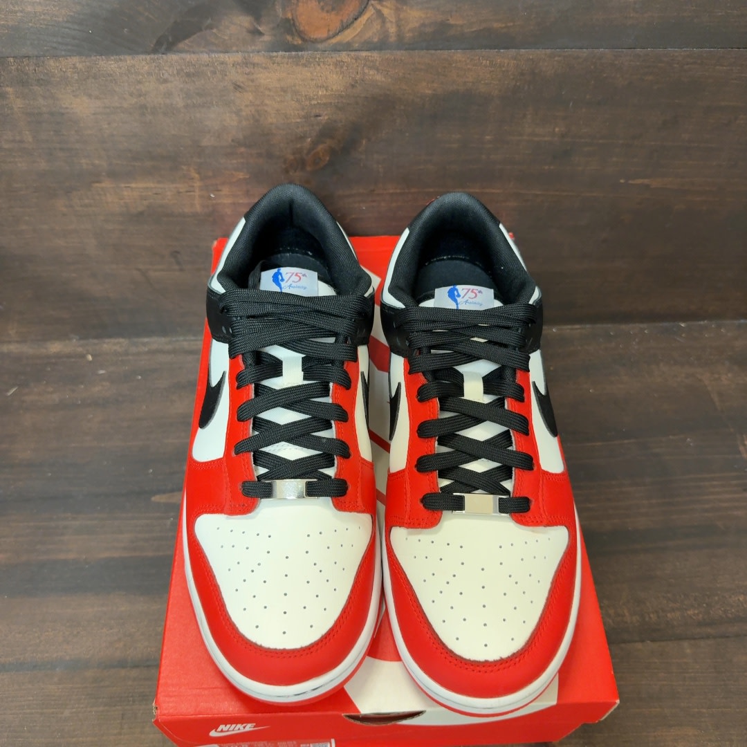 Nike Dunk Low EMB NBA 75th Anniversary Chicago Size 10.5 (Pre-Owned)