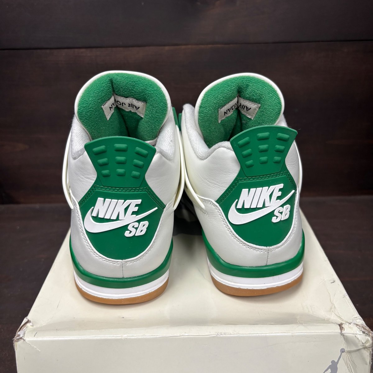 Jordan 4 Retro SB Pine Green Size 8.5 (Pre-Owned) - sole