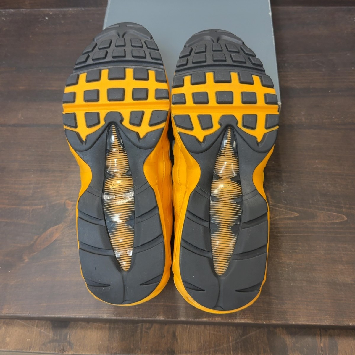 Nike Air Max 95 NYC Taxi - Image 8