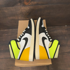 Jordan 1 Retro High White Black Volt University Gold Size 8 (Pre-Owned) - Image 5