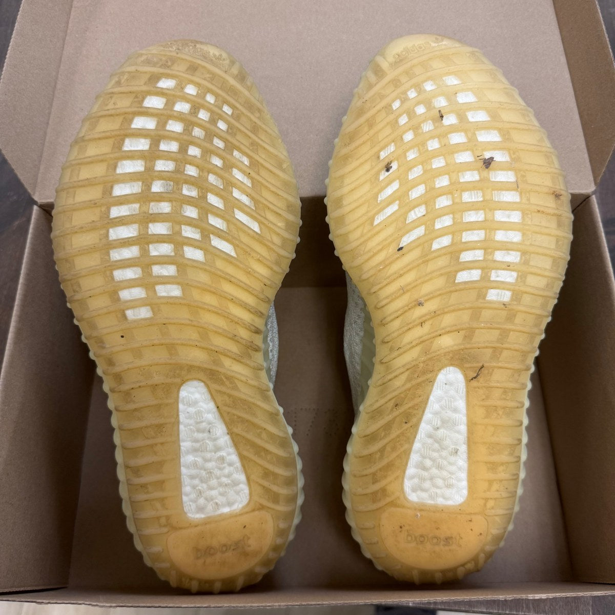 adidas Yeezy Boost 350 V2 Light Size 11 (Pre-Owned) - Image 2