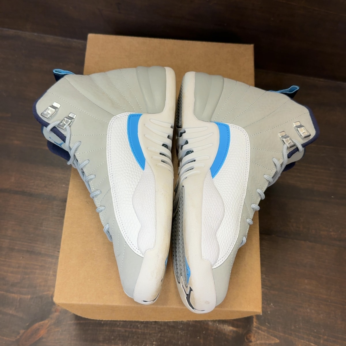 Jordan 12 Retro Grey University Blue (GS) Size 7Y (Pre-Owned) - Image 4