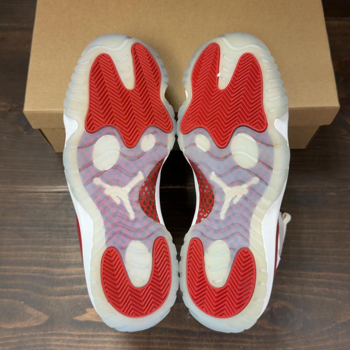 Jordan 11 Retro Cherry (2022) Size 9.5 (Pre-Owned) - Image 6