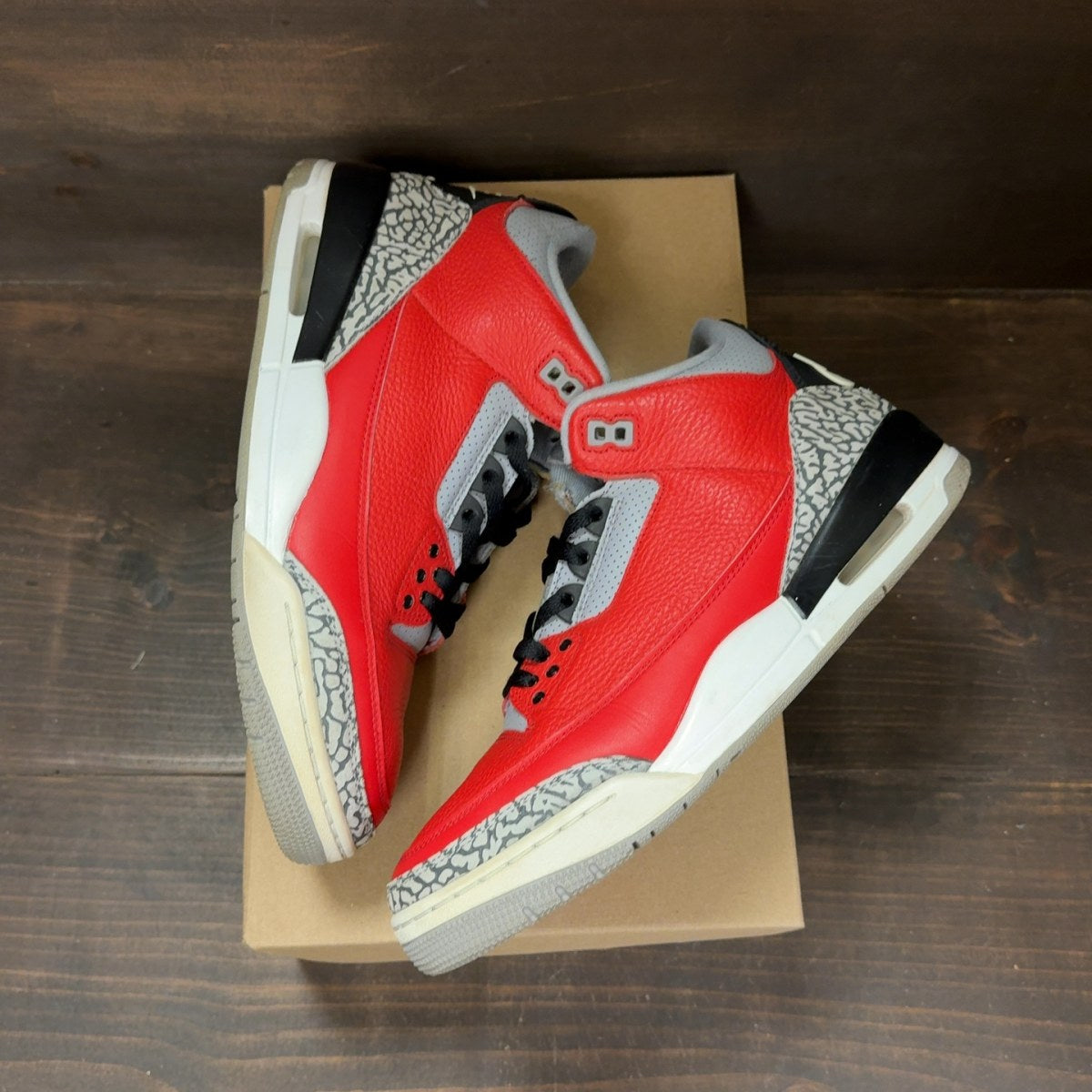 Jordan 3 Retro SE Unite Size 10 (Pre-Owned) - Image 2