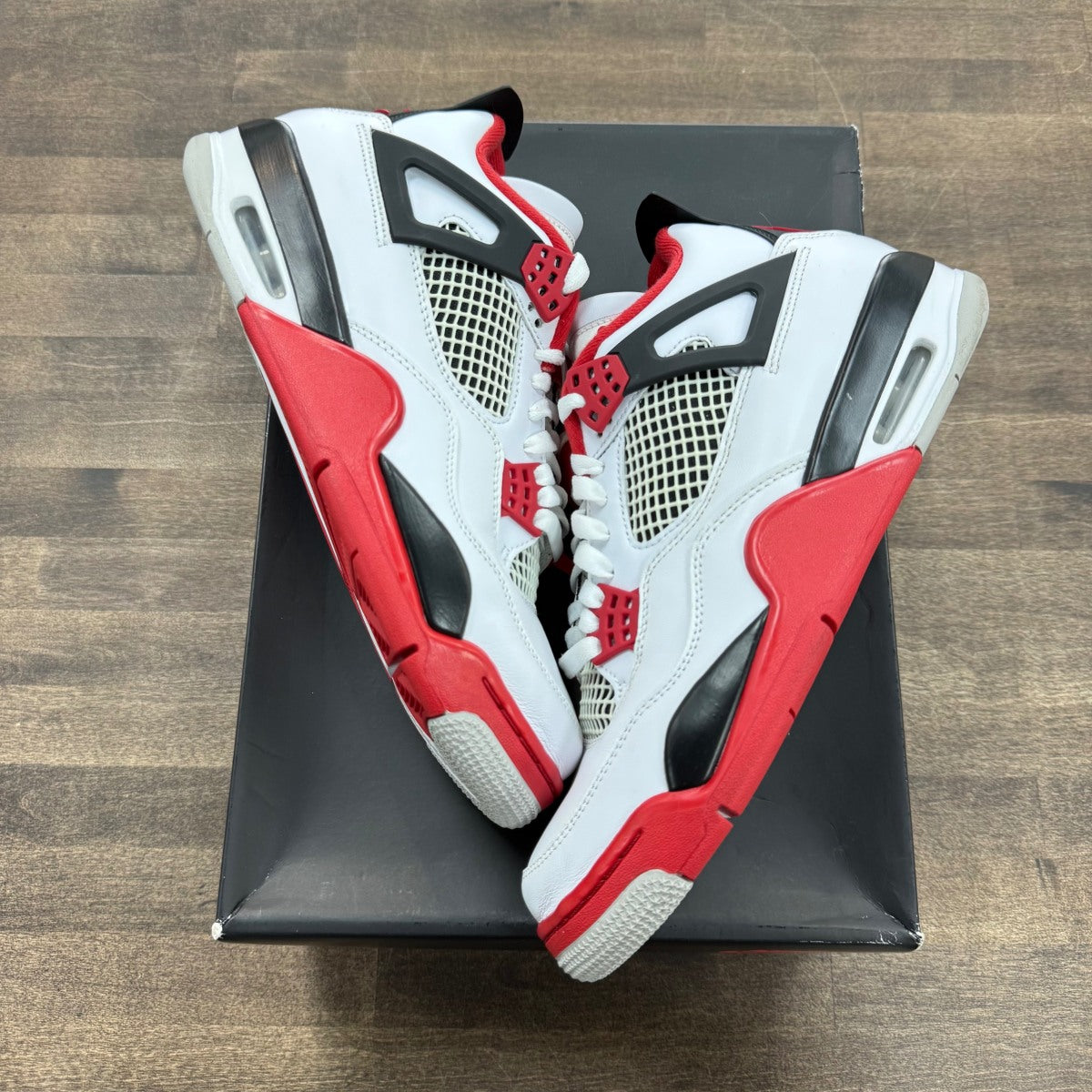 Jordan 4 Retro Fire Red (2020) - Image 1