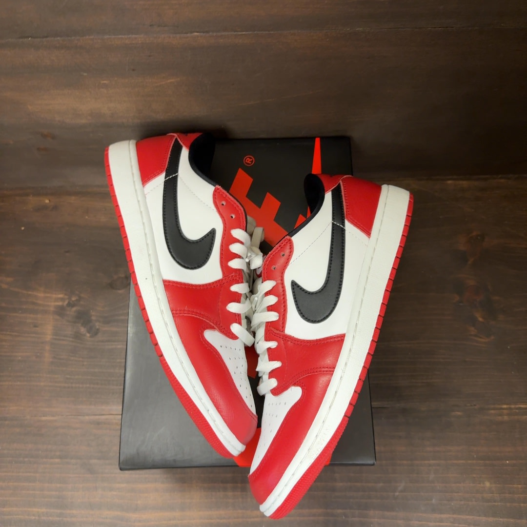 Jordan 1 Retro Low OG Chicago (2025) - Image 2