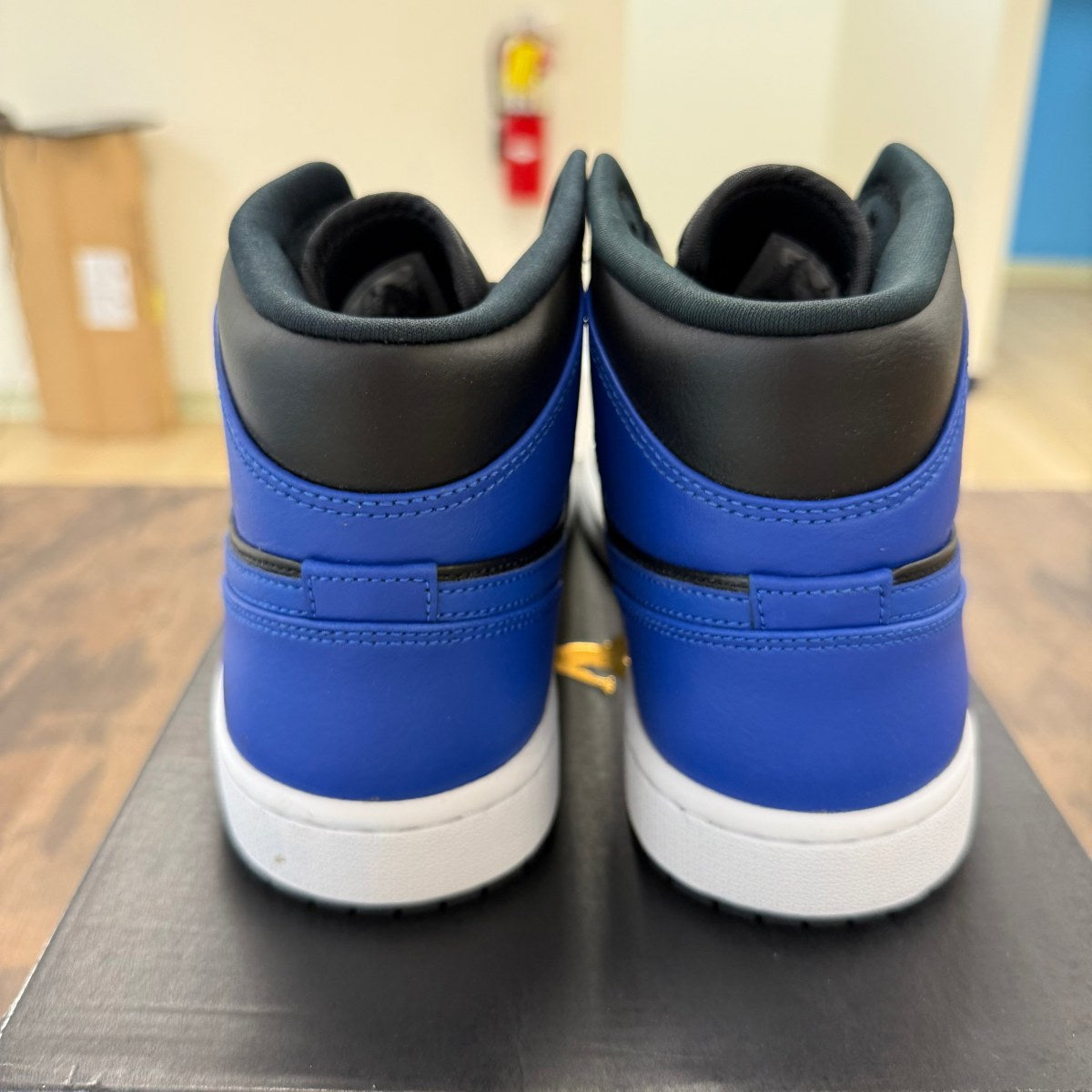 Jordan 1 Mid Hyper Royal Tumbled Leather - Image 3