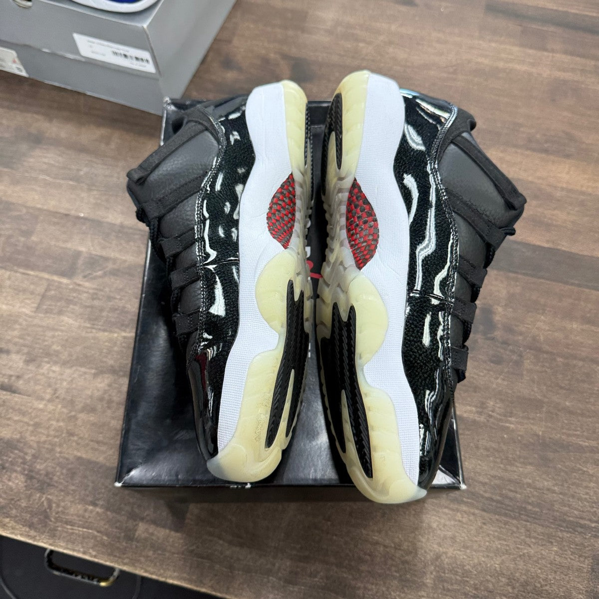 Jordan 11 Retro Low 72-10 Size 11.5 (Pre-Owned) - Image 3