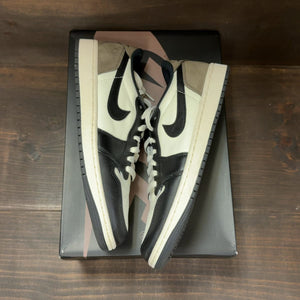 Jordan 1 Retro Low OG Mocha Size 9.5 (Pre-Owned) - back